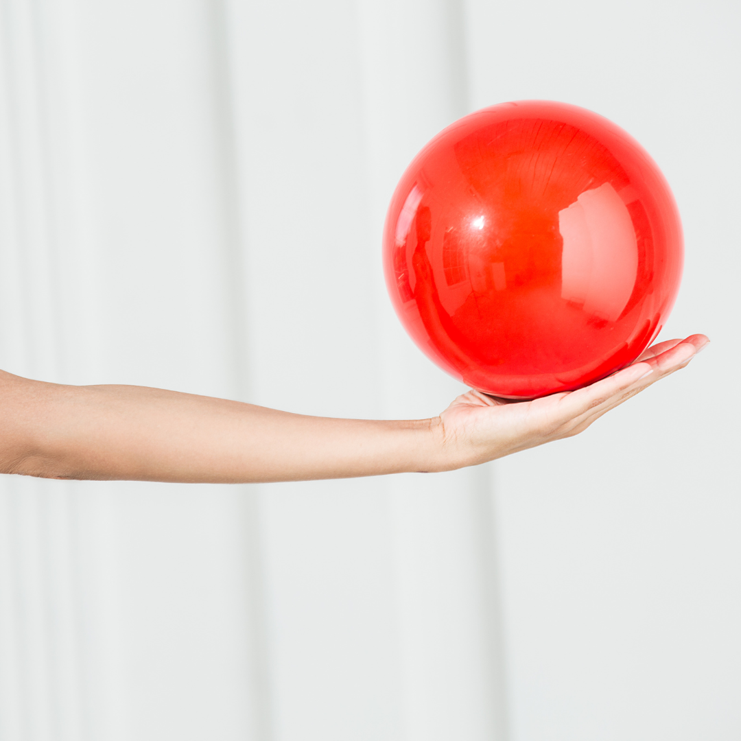 Las pelotas de gimnasia rítmica: versátiles dentro y fuera del tapiz